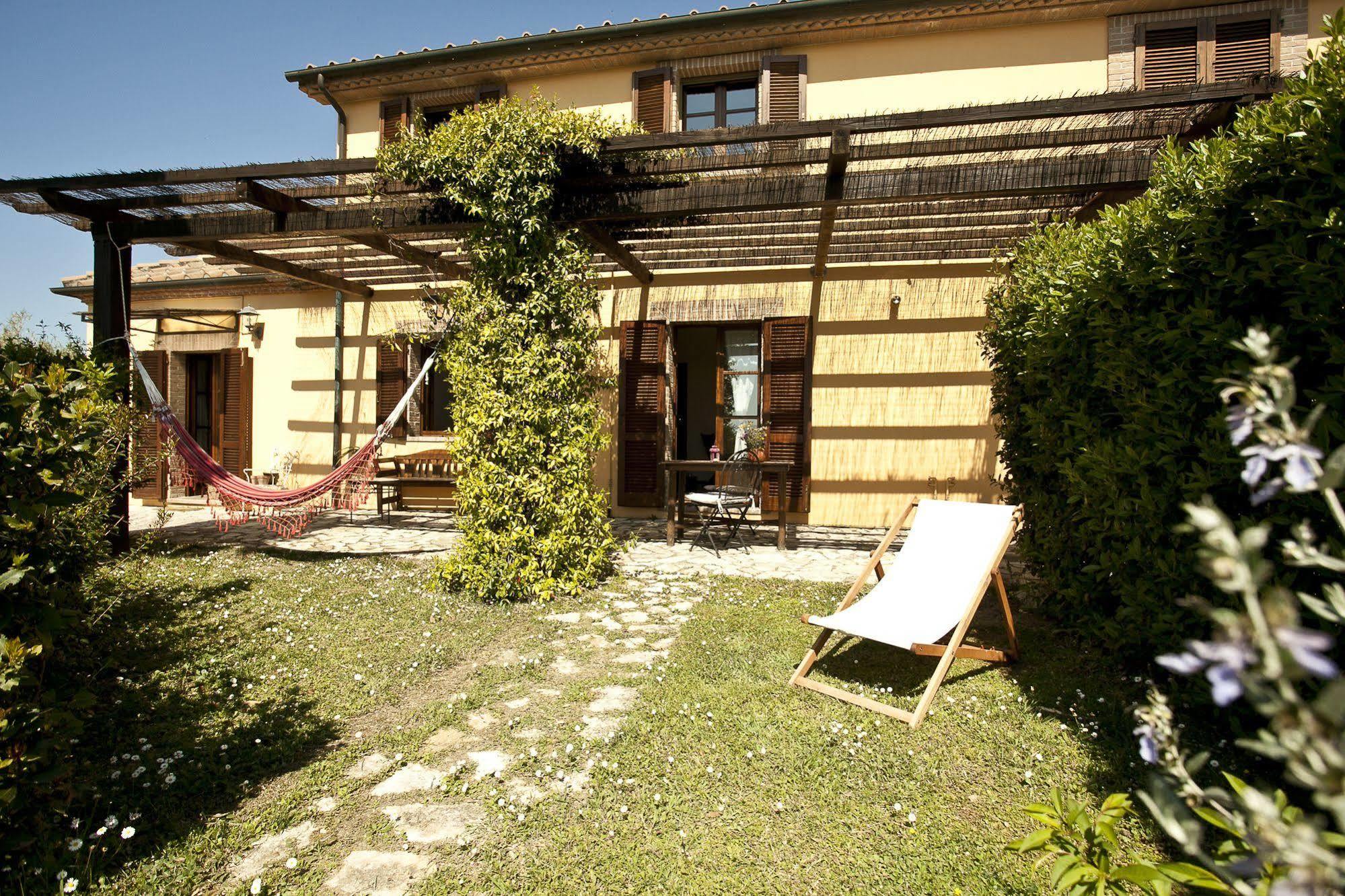 Casale Pundarika Pension Riparbella Buitenkant foto